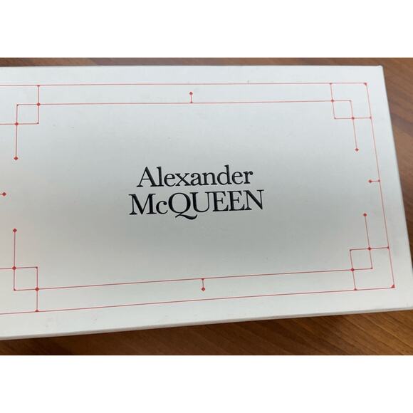 Alexander McQueen NIB Kid’s Low Top Leather Sneakers in White Size 10 Toddler - Picture 2 of 11